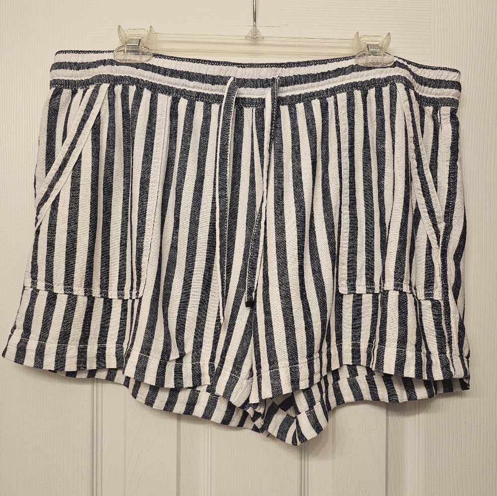 St. John's Bay Navy and White Striped Women's Shorts